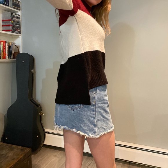 🎉2/$25 Colour block turtleneck sweater! - Picture 7 of 8